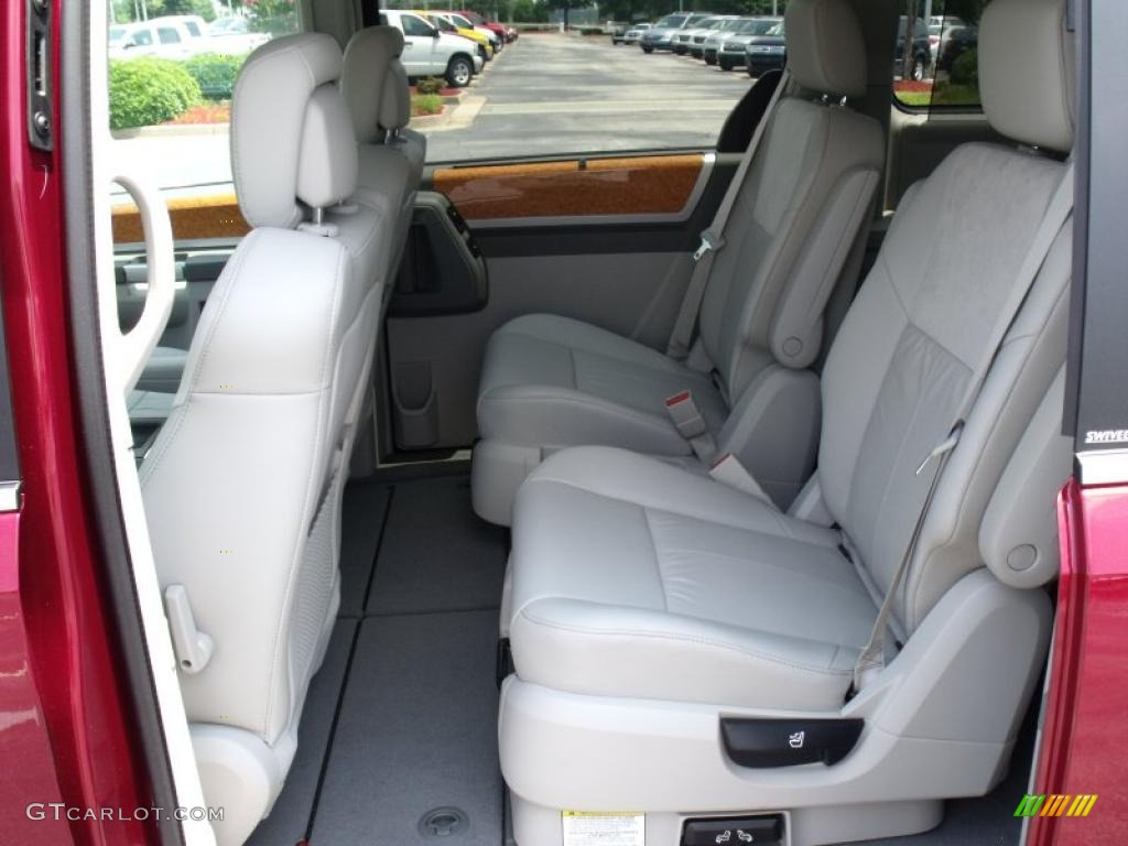 2010 Town & Country Limited - Deep Cherry Red Crystal Pearl / Medium Slate Gray/Light Shale photo #7