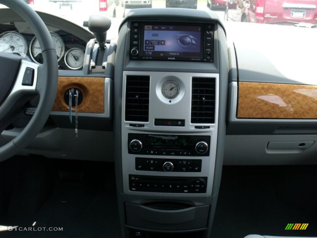 2010 Town & Country Limited - Deep Cherry Red Crystal Pearl / Medium Slate Gray/Light Shale photo #12