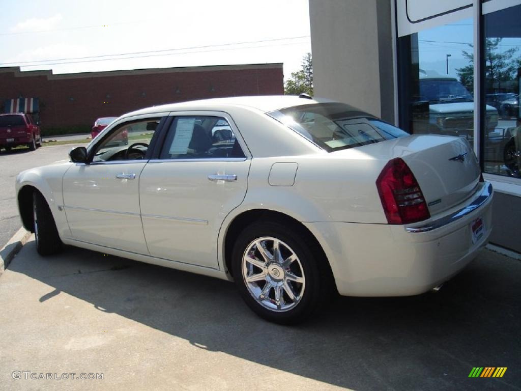 2005 300 C HEMI - Cool Vanilla / Dark Slate Gray/Light Graystone photo #3