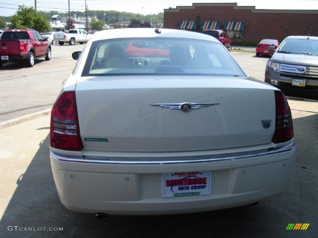 2005 300 C HEMI - Cool Vanilla / Dark Slate Gray/Light Graystone photo #4
