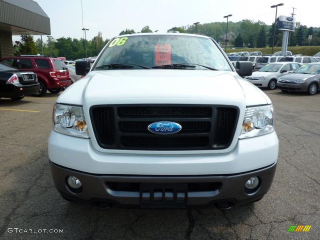 2006 F150 FX4 SuperCab 4x4 - Oxford White / Medium/Dark Flint photo #7
