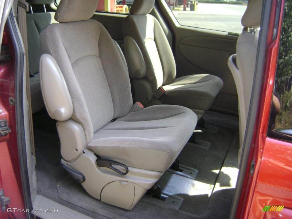 2002 Grand Caravan Sport - Inferno Red Pearl / Taupe photo #14