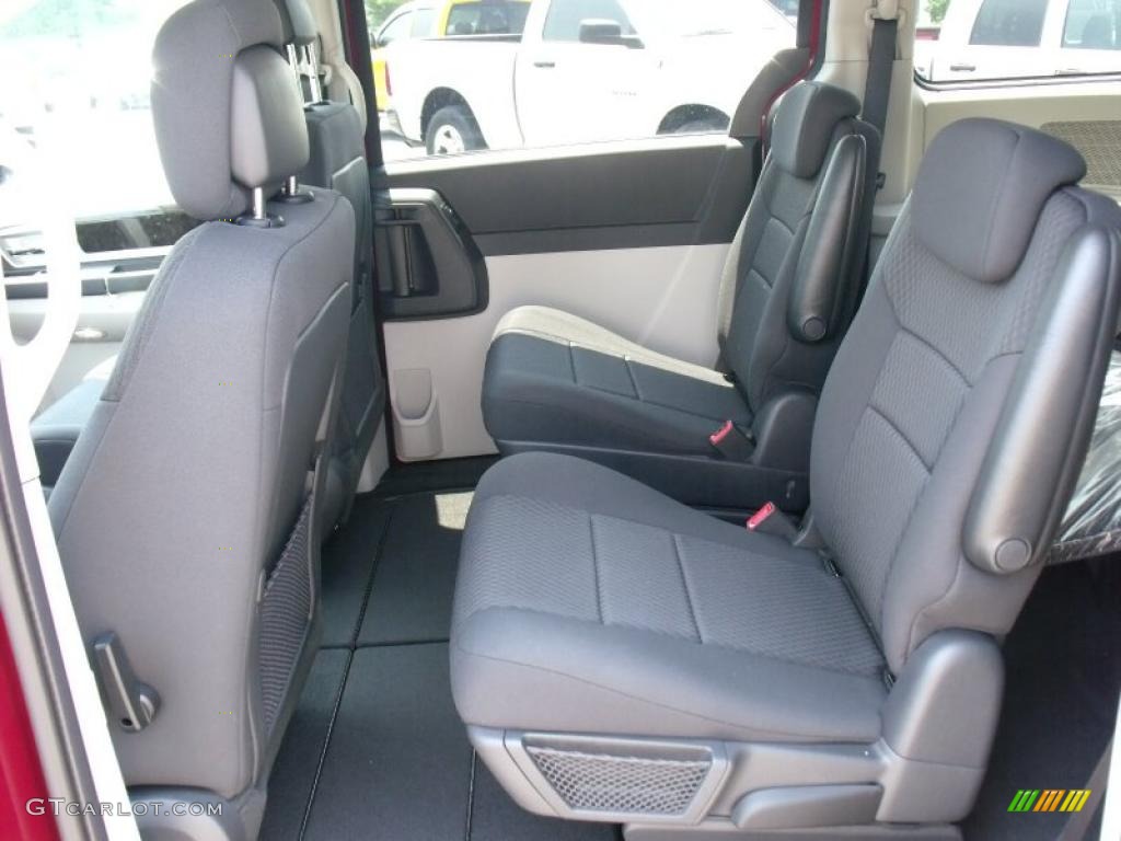 2010 Grand Caravan SXT Crew - Deep Cherry Red Crystal Pearl / Dark Slate Gray/Light Shale photo #7