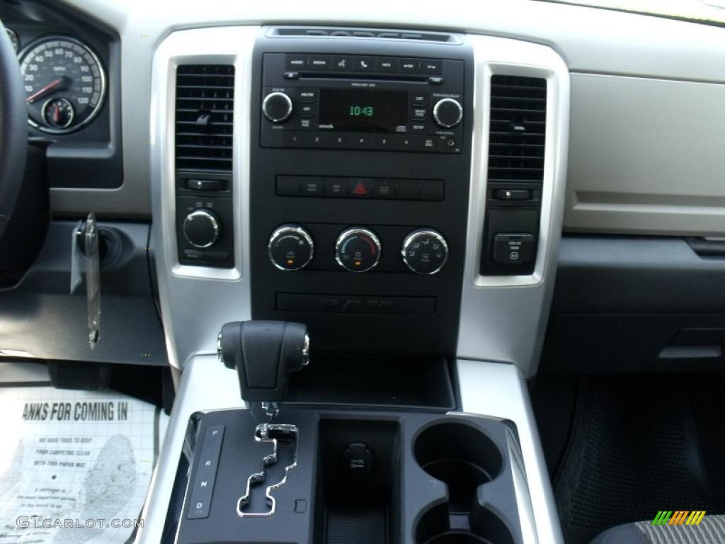 2010 Ram 1500 SLT Quad Cab 4x4 - Brilliant Black Crystal Pearl / Dark Slate/Medium Graystone photo #11
