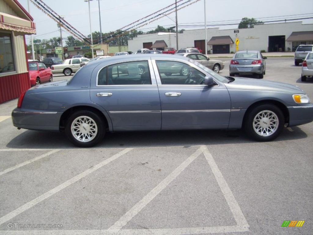 1999 Town Car Signature - Graphite Blue Metallic / Deep Slate Blue photo #8