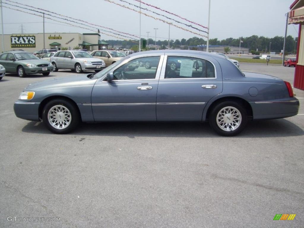1999 Town Car Signature - Graphite Blue Metallic / Deep Slate Blue photo #13