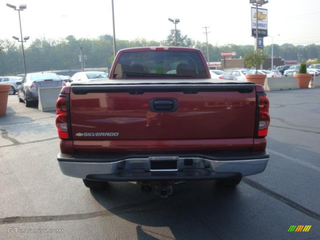 2007 Silverado 1500 Classic Z71 Extended Cab 4x4 - Sport Red Metallic / Dark Charcoal photo #4