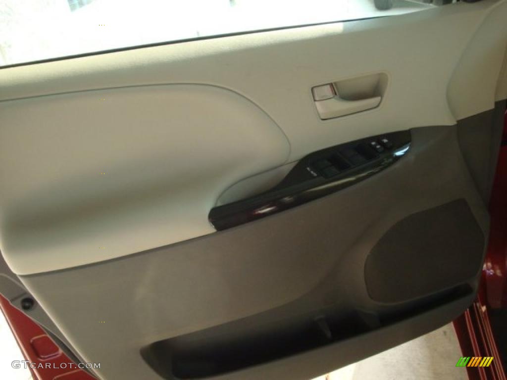 2011 Sienna  - Salsa Red Pearl / Bisque photo #12