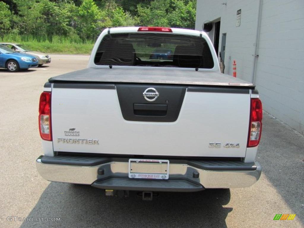 2008 Frontier SE Crew Cab 4x4 - Avalanche White / Beige photo #4