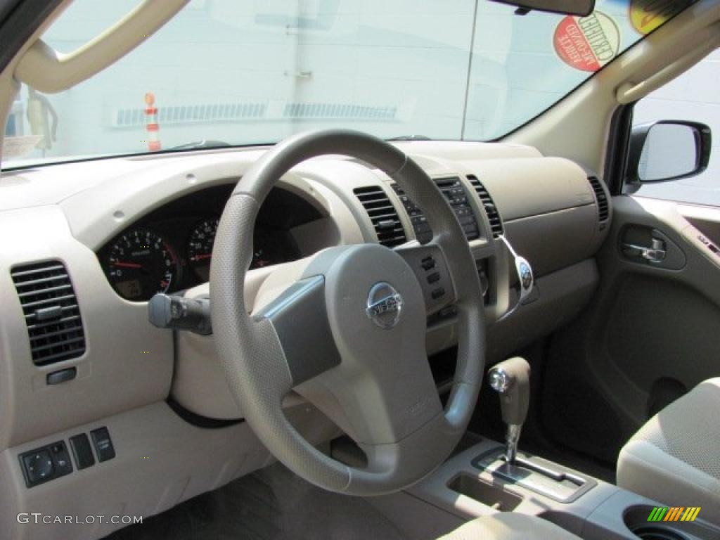 2008 Frontier SE Crew Cab 4x4 - Avalanche White / Beige photo #7