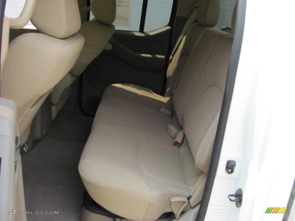2008 Frontier SE Crew Cab 4x4 - Avalanche White / Beige photo #11