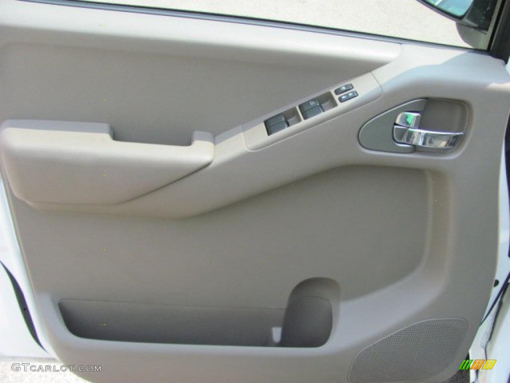2008 Frontier SE Crew Cab 4x4 - Avalanche White / Beige photo #12