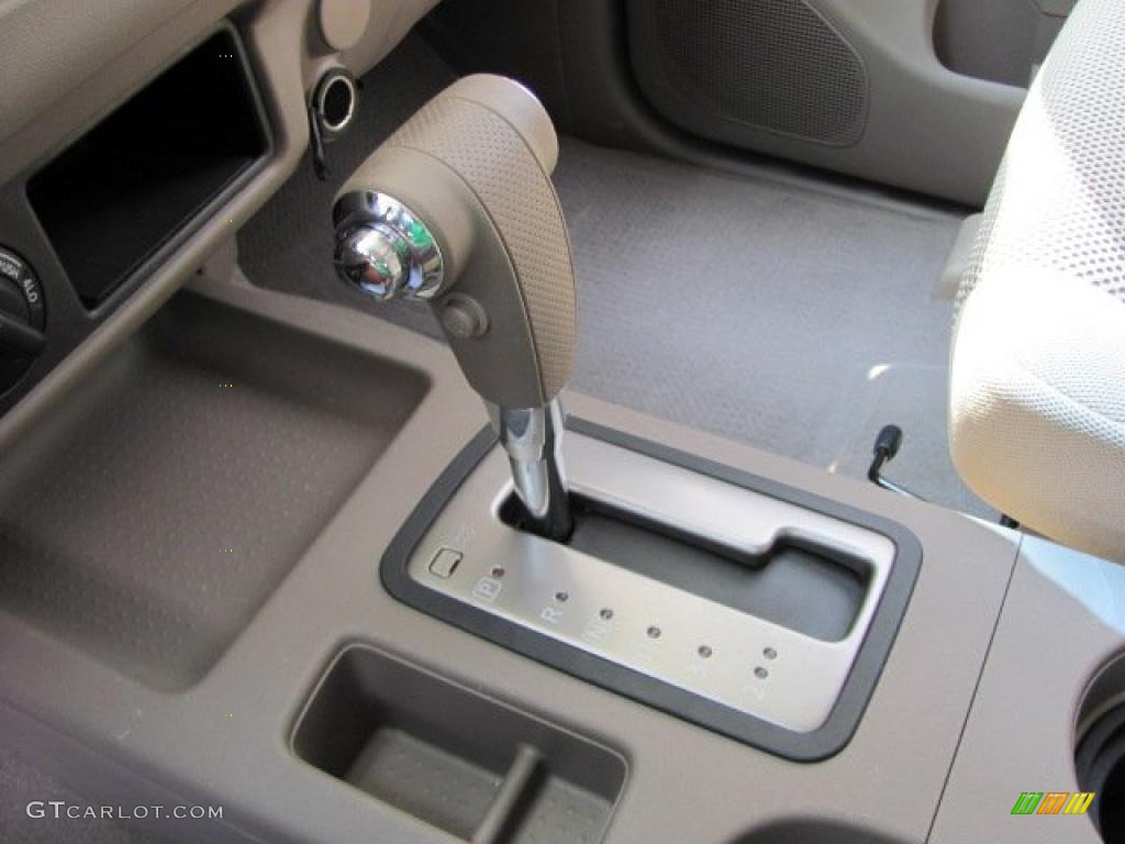 2008 Frontier SE Crew Cab 4x4 - Avalanche White / Beige photo #14