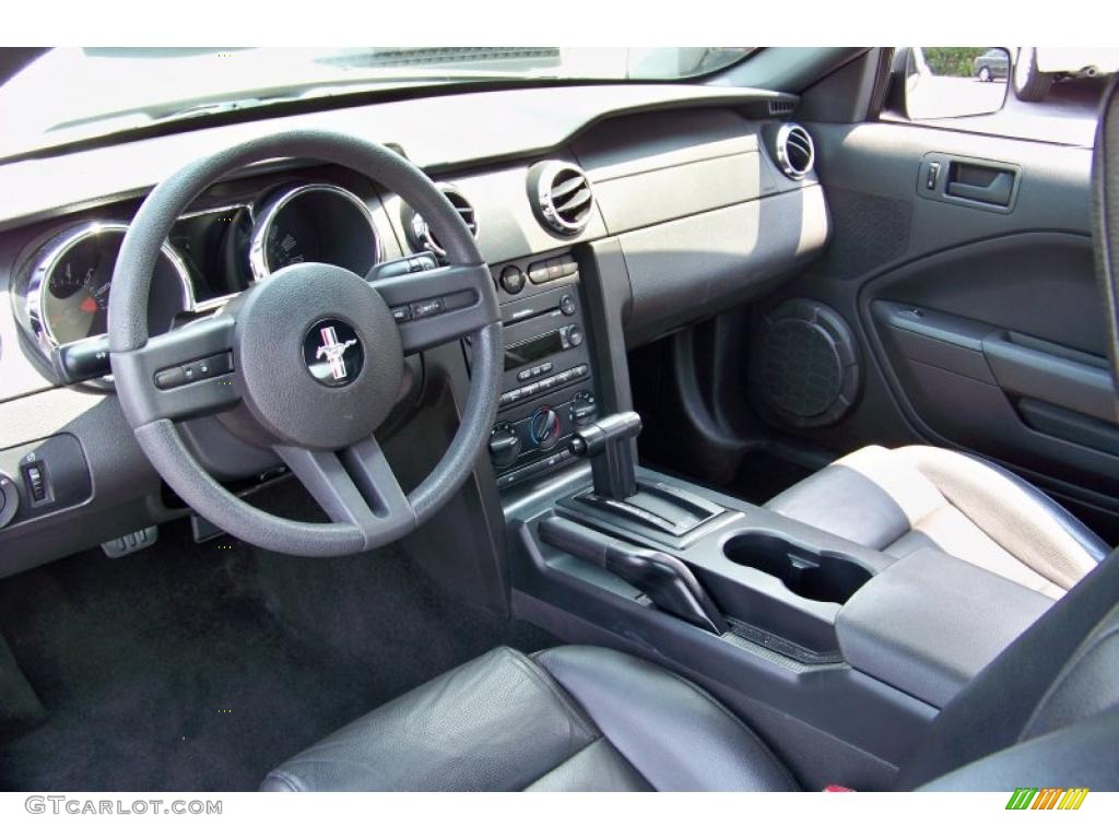2005 Mustang V6 Premium Coupe - Satin Silver Metallic / Dark Charcoal photo #13