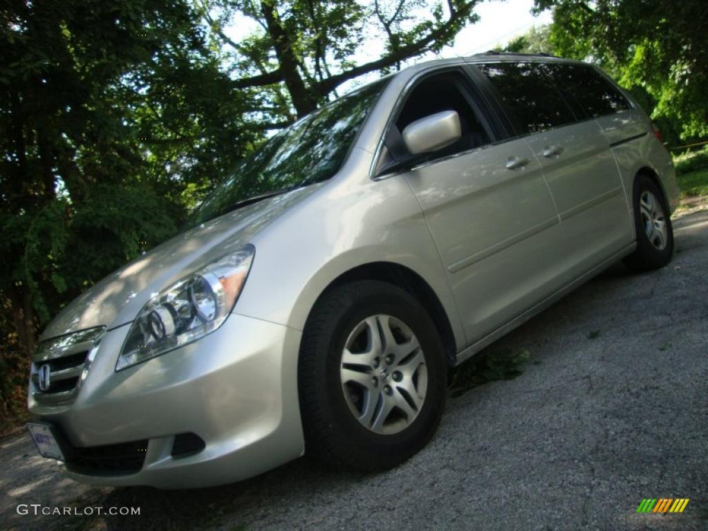 Silver Pearl Metallic Honda Odyssey