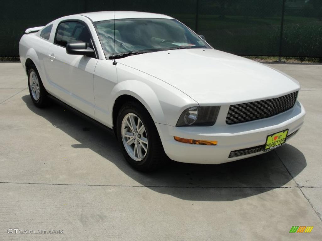 2006 Mustang V6 Deluxe Coupe - Performance White / Light Parchment photo #1