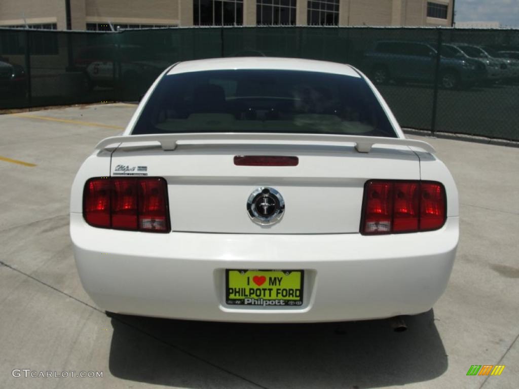 2006 Mustang V6 Deluxe Coupe - Performance White / Light Parchment photo #4