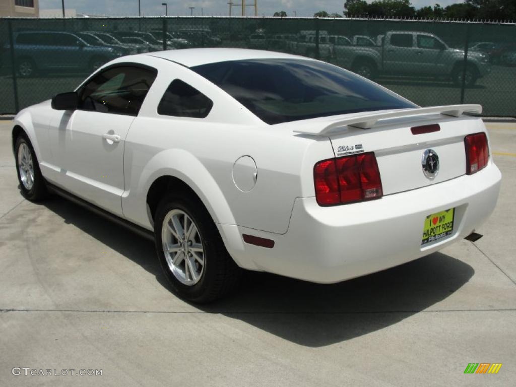 2006 Mustang V6 Deluxe Coupe - Performance White / Light Parchment photo #5