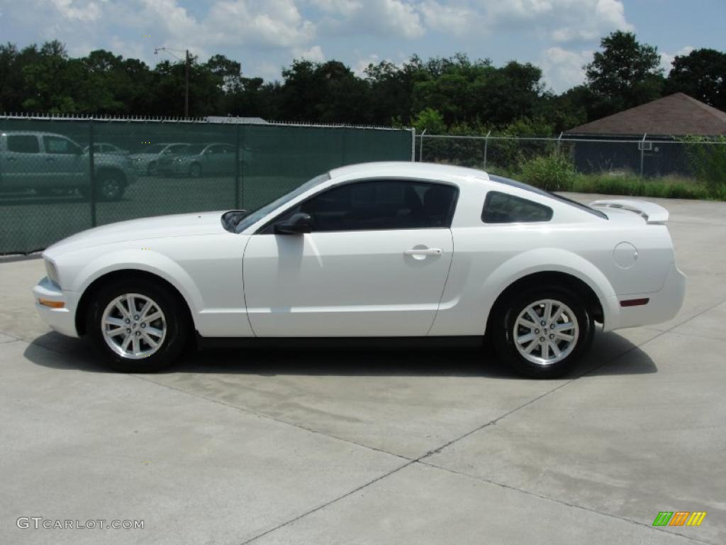 2006 Mustang V6 Deluxe Coupe - Performance White / Light Parchment photo #6