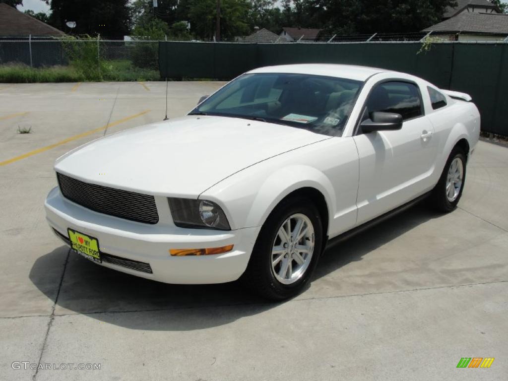 2006 Mustang V6 Deluxe Coupe - Performance White / Light Parchment photo #7