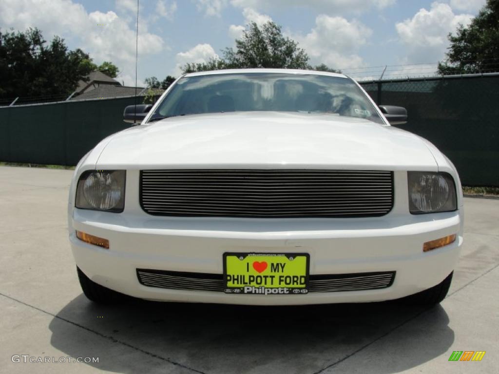 2006 Mustang V6 Deluxe Coupe - Performance White / Light Parchment photo #9