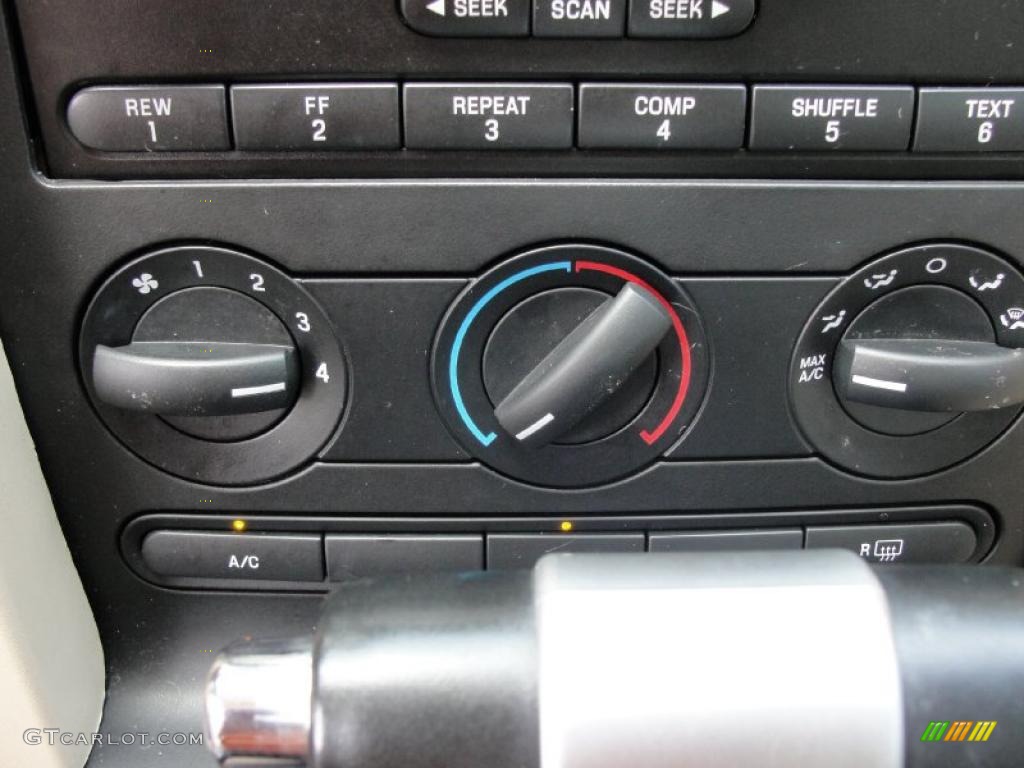 2006 Mustang V6 Deluxe Coupe - Performance White / Light Parchment photo #33