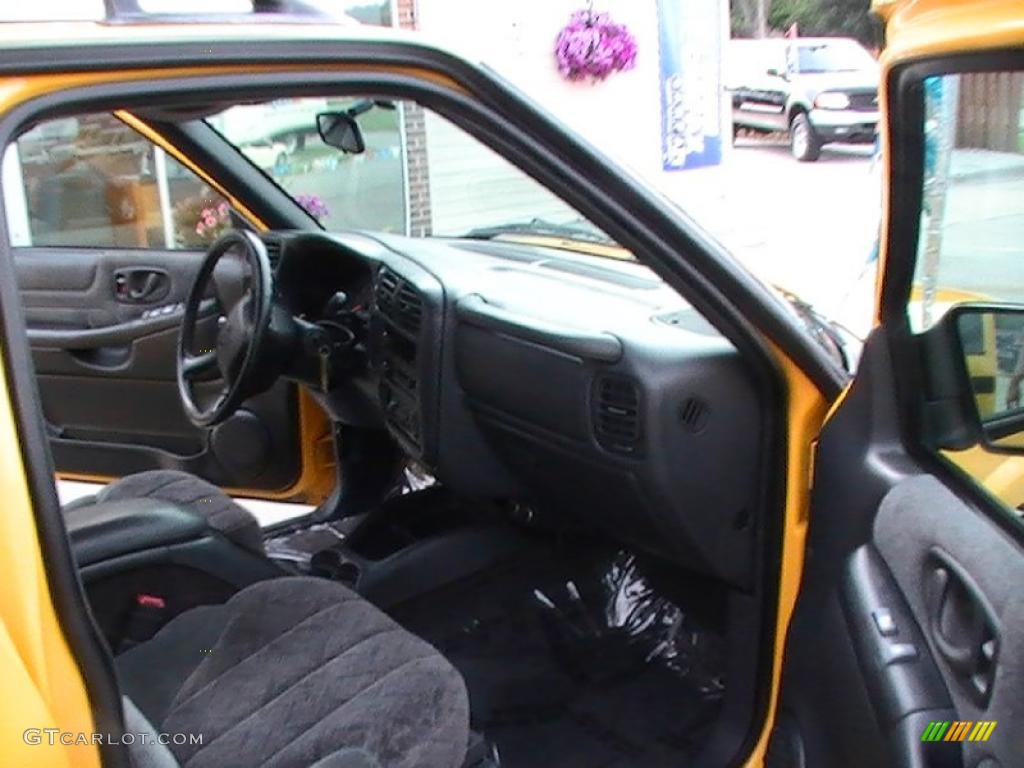 2002 Sonoma SLS ZR5 Crew Cab 4x4 - Flame Yellow / Graphite photo #11