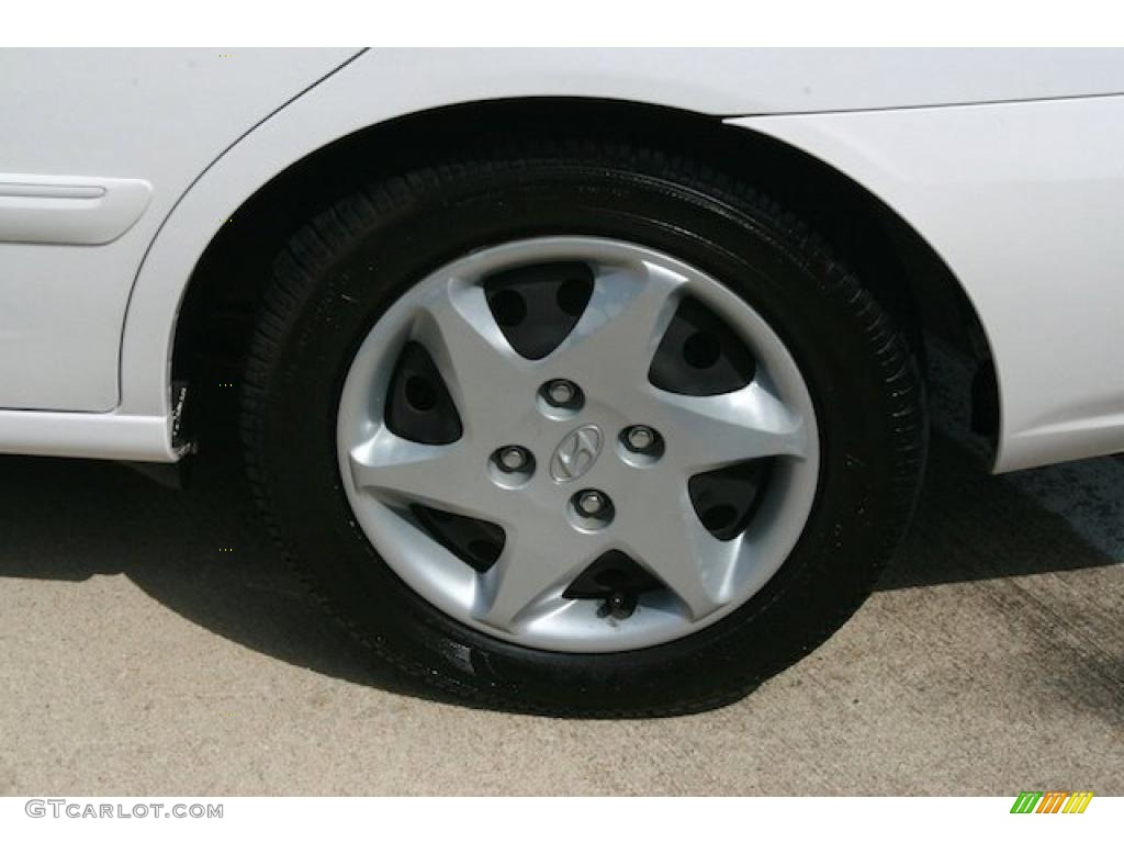 2004 Elantra GLS Sedan - Nordic White / Gray photo #13