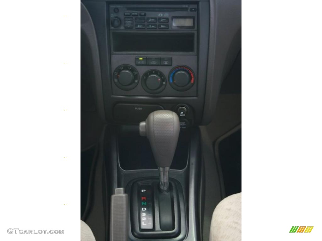 2004 Elantra GLS Sedan - Nordic White / Gray photo #23