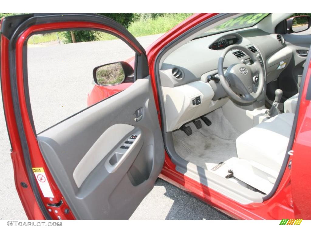 2009 Yaris Sedan - Absolutely Red / Dark Charcoal photo #10