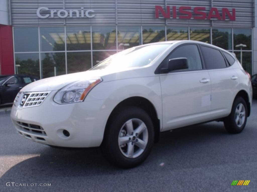 Phantom White Nissan Rogue