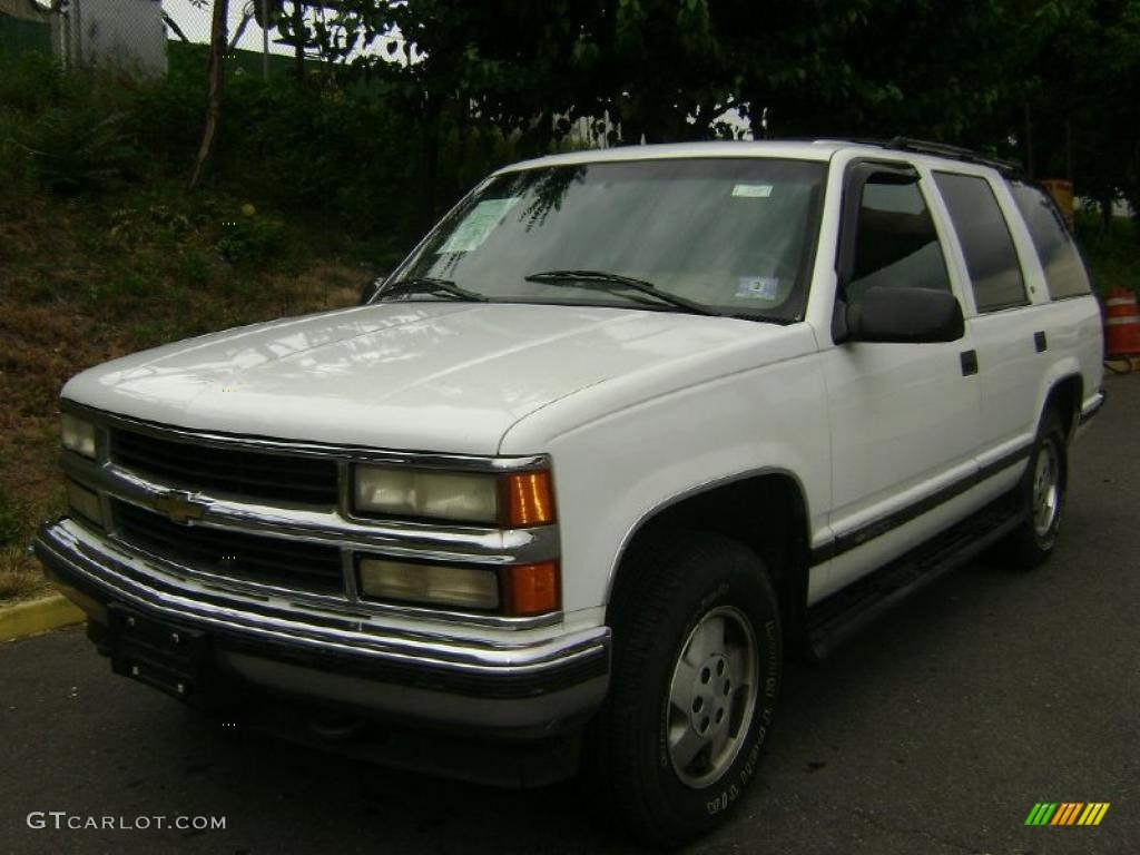 1995 Tahoe LT 4x4 - Summit White / Tan photo #2