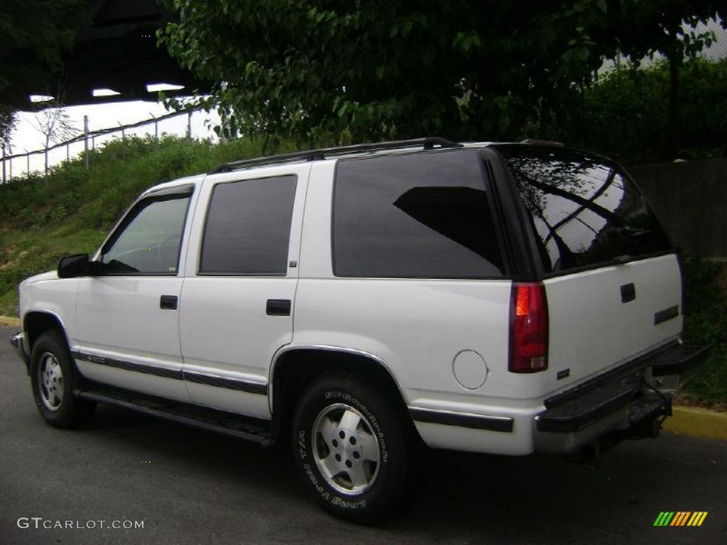 1995 Tahoe LT 4x4 - Summit White / Tan photo #4