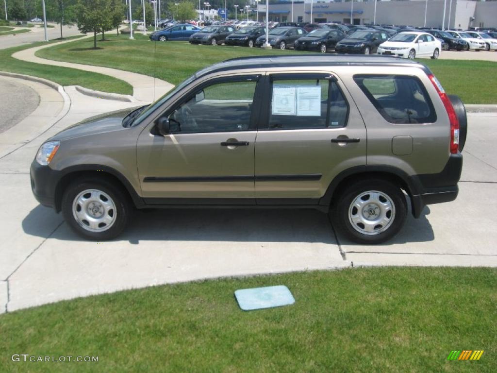 2005 CR-V LX - Sahara Sand Metallic / Ivory photo #6