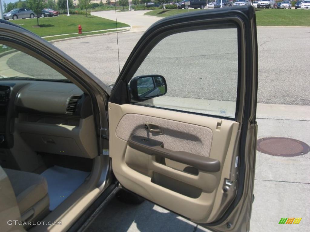 2005 CR-V LX - Sahara Sand Metallic / Ivory photo #18