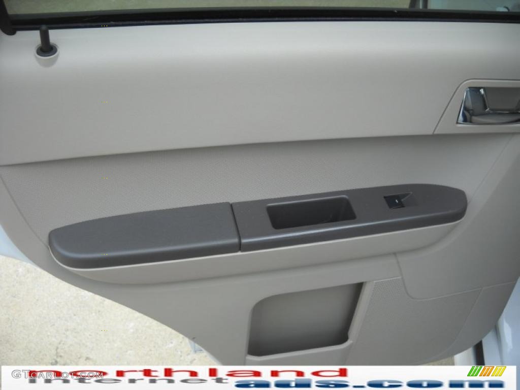2008 Mariner Hybrid 4WD - Oxford White / Stone photo #10