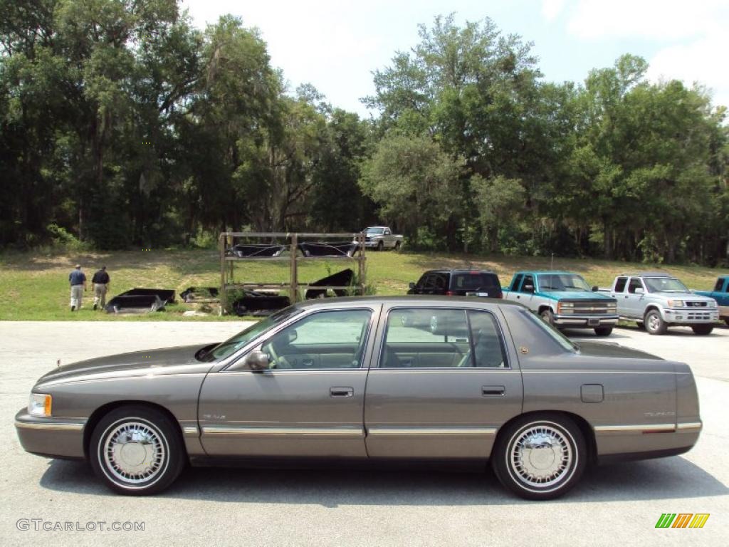 1999 DeVille Sedan - Cashmere / Oatmeal photo #2