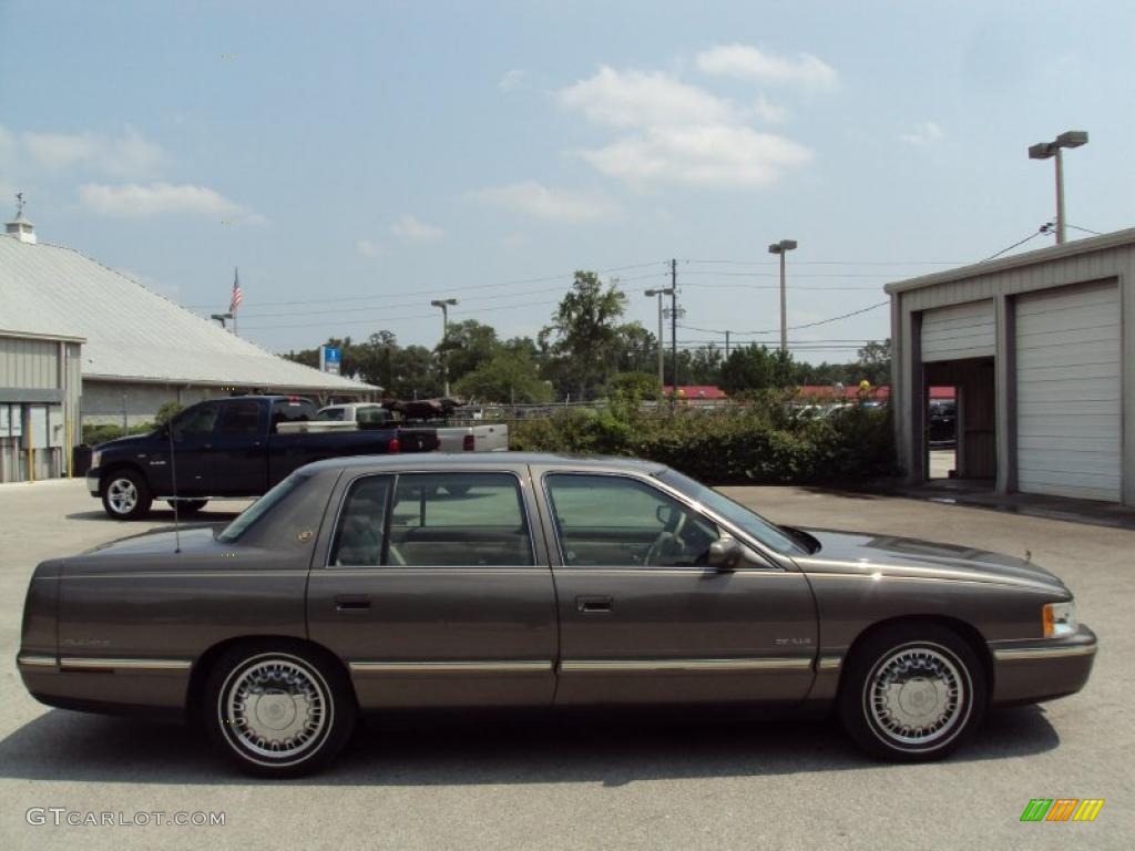 1999 DeVille Sedan - Cashmere / Oatmeal photo #9