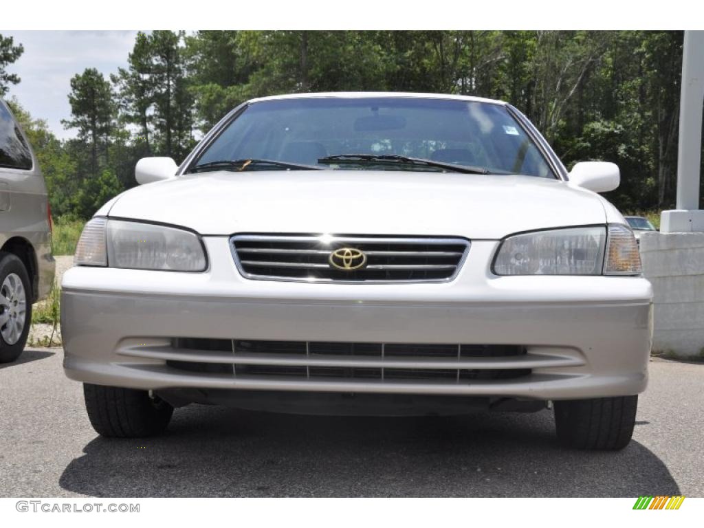 2000 Camry LE - Super White / Oak photo #2