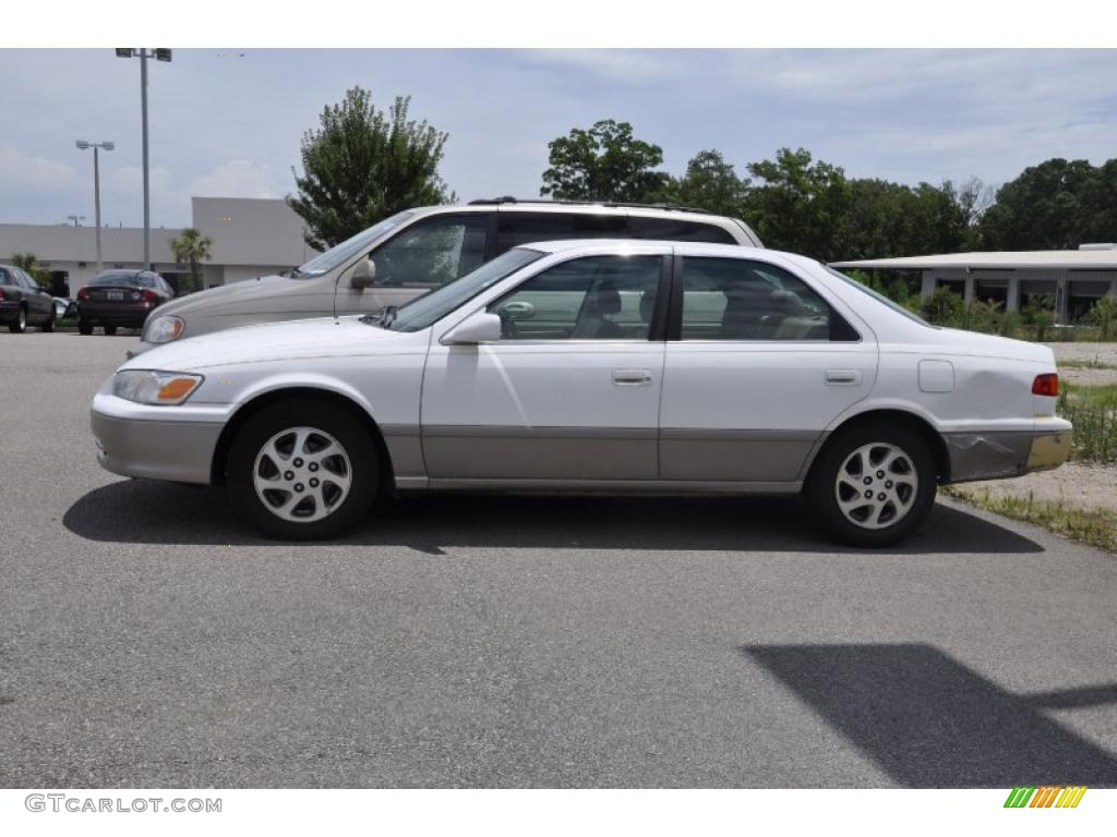 2000 Camry LE - Super White / Oak photo #3