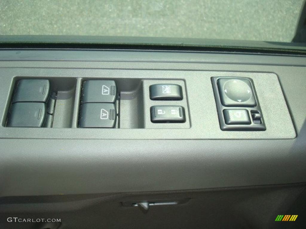 2007 Titan LE Crew Cab 4x4 - Radiant Silver / Graphite Black/Titanium photo #12