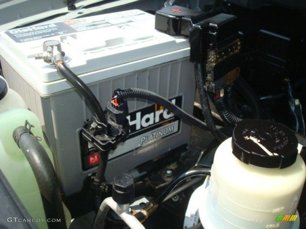 2007 Titan LE Crew Cab 4x4 - Radiant Silver / Graphite Black/Titanium photo #27