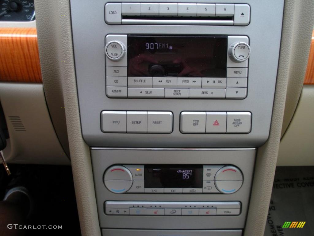 2008 MKZ Sedan - Vivid Red Metallic / Sand photo #21