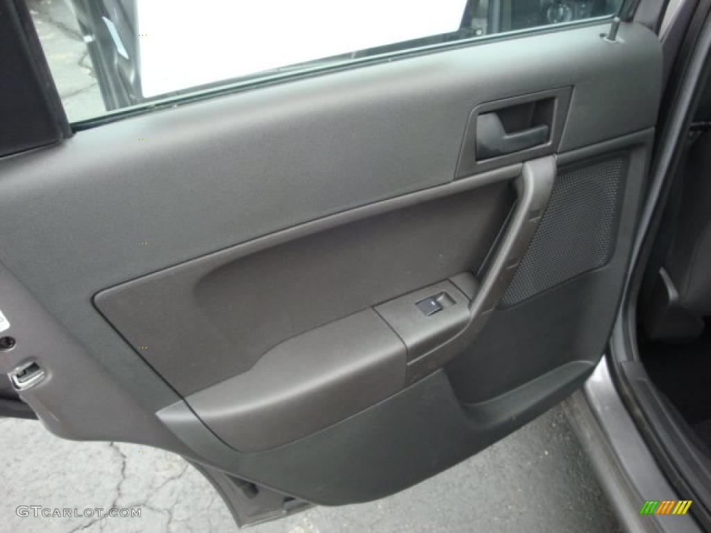 2010 Focus SE Sedan - Sterling Grey Metallic / Charcoal Black photo #14