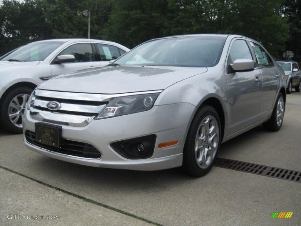 2010 Fusion SE - Brilliant Silver Metallic / Charcoal Black photo #1