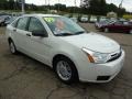 2009 White Suede Ford Focus SE Sedan  photo #6