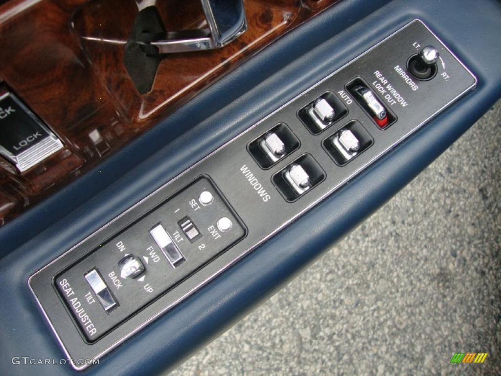 1993 Fleetwood  - White / Blue photo #15