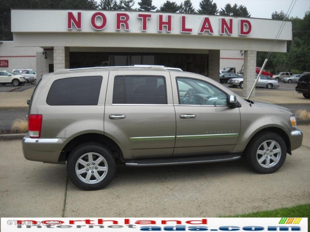 2007 Aspen Limited HEMI 4WD - Light Khaki Beige Metallic / Dark Khaki/Light Graystone photo #1