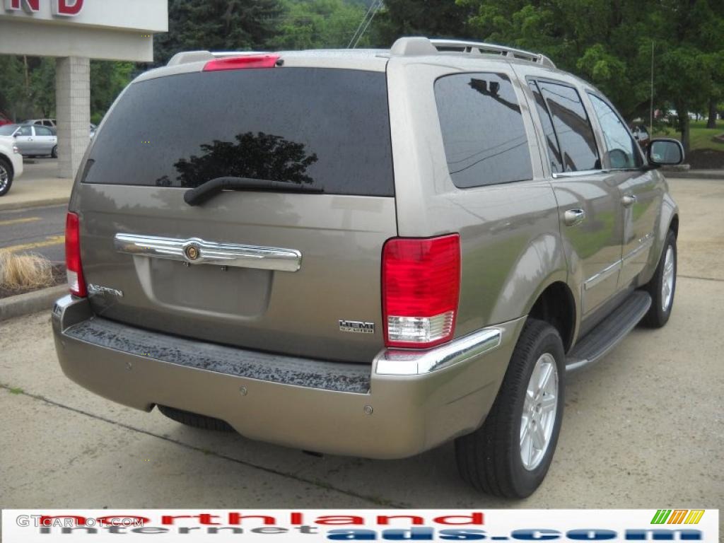 2007 Aspen Limited HEMI 4WD - Light Khaki Beige Metallic / Dark Khaki/Light Graystone photo #2
