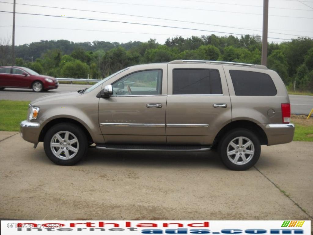 2007 Aspen Limited HEMI 4WD - Light Khaki Beige Metallic / Dark Khaki/Light Graystone photo #5